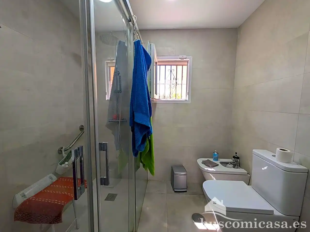 Bany de Casa o xalet en venda en Linares amb Aire condicionat, Jardí privat i Traster