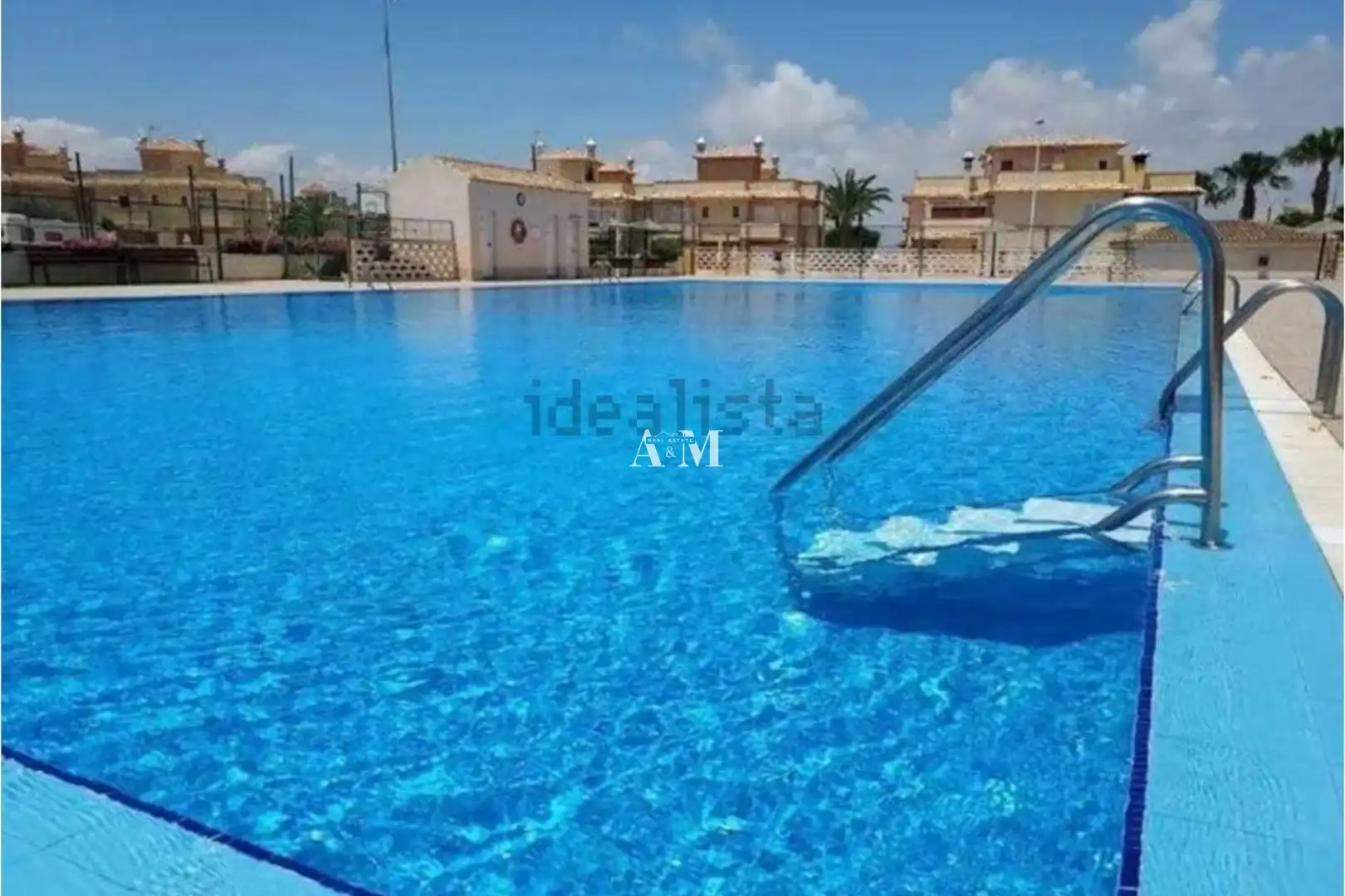 Schwimmbecken von Einfamilien-Reihenhaus zur Miete in Santa Pola mit Klimaanlage, Heizung und Privatgarten