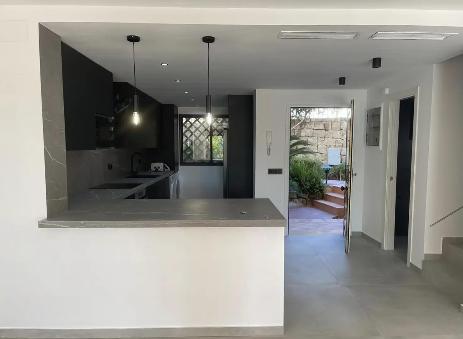 Cocina de Casa adosada en venta en Benahavís con Aire acondicionado, Calefacción y Jardín privado
