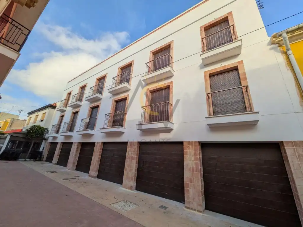 Apartamento con terraza en venta en Calle Juan Albentosa, imagen 2