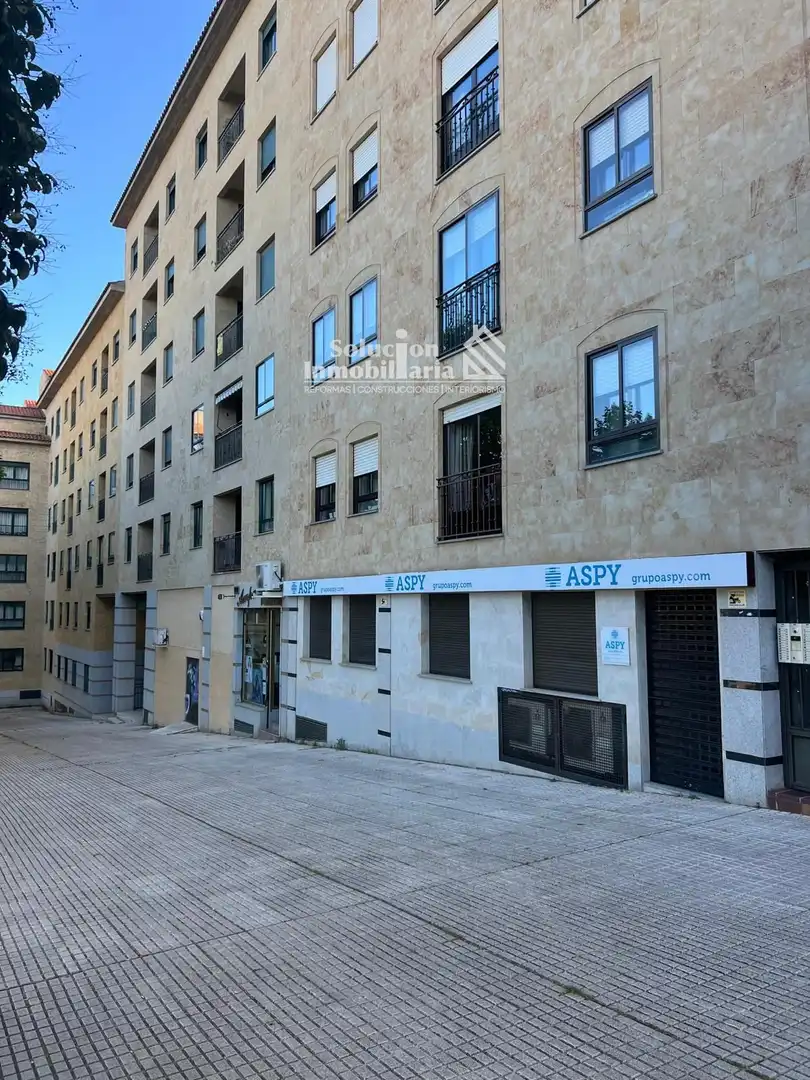 Außenansicht von Geschaftsraum zur Miete in Salamanca mit Klimaanlage