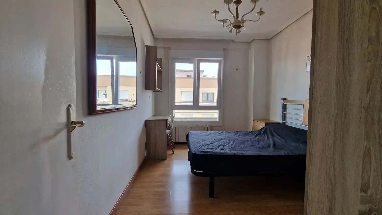Habitación de Piso en venta en Torrelavega  con Calefacción y Balcón