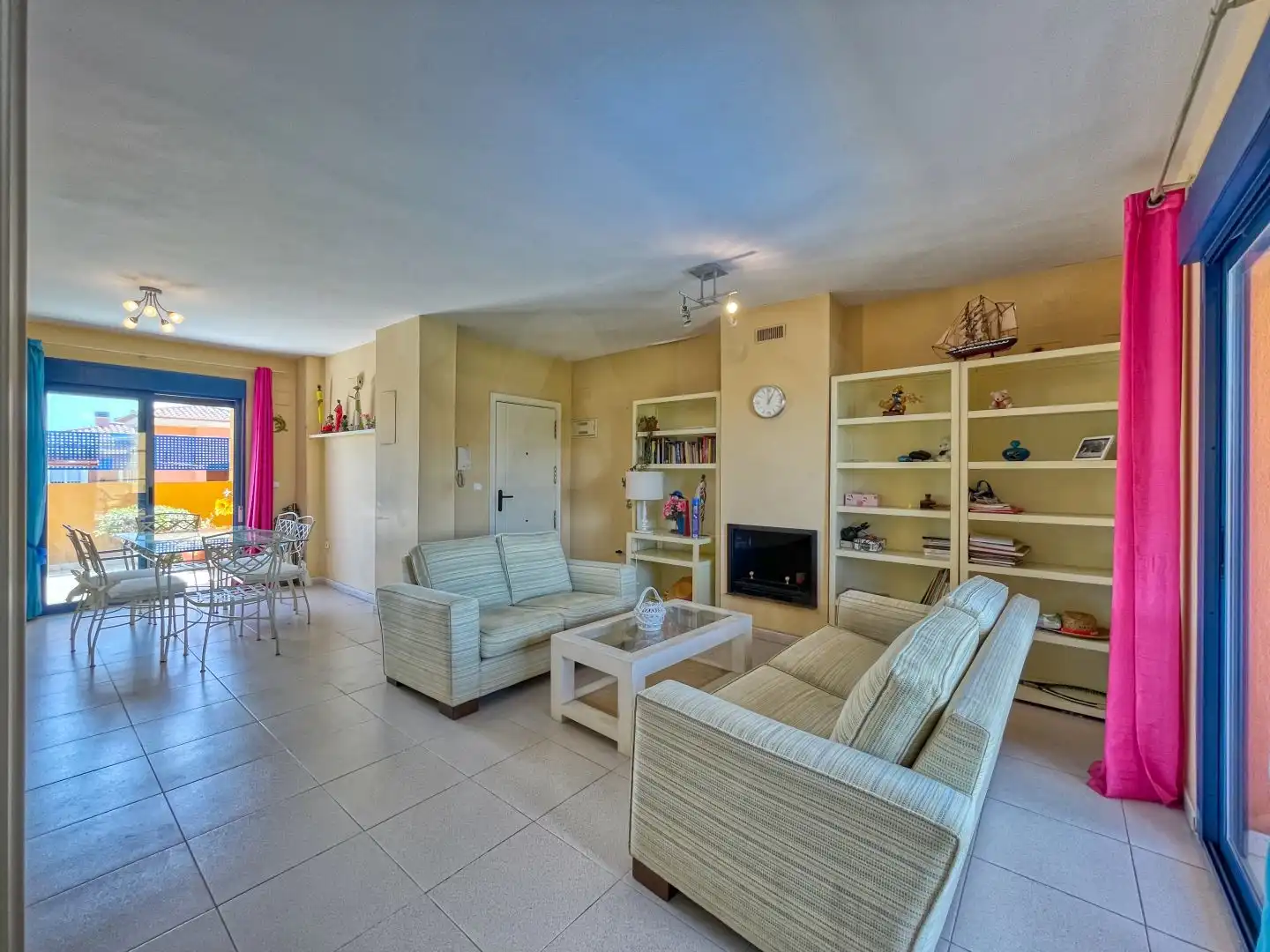 Wohnzimmer von Dachboden zum Verkauf in Dénia mit Klimaanlage, Heizung und Terrasse