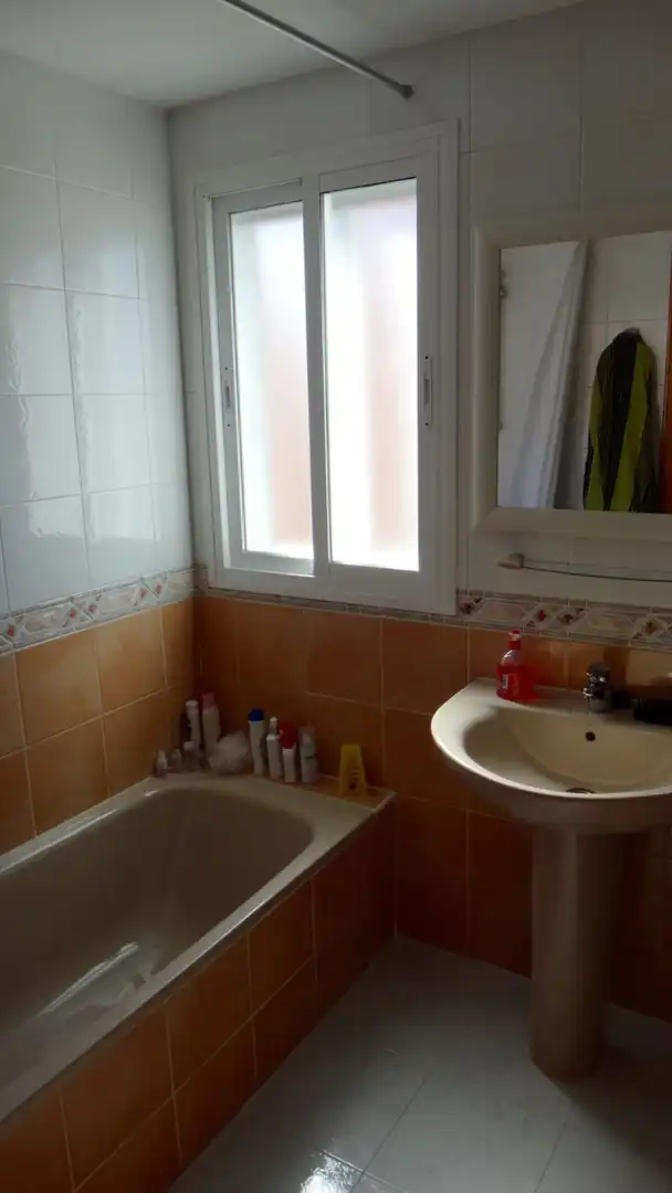 Badezimmer von Wohnung zur Miete in Humanes de Madrid mit Klimaanlage und Heizung
