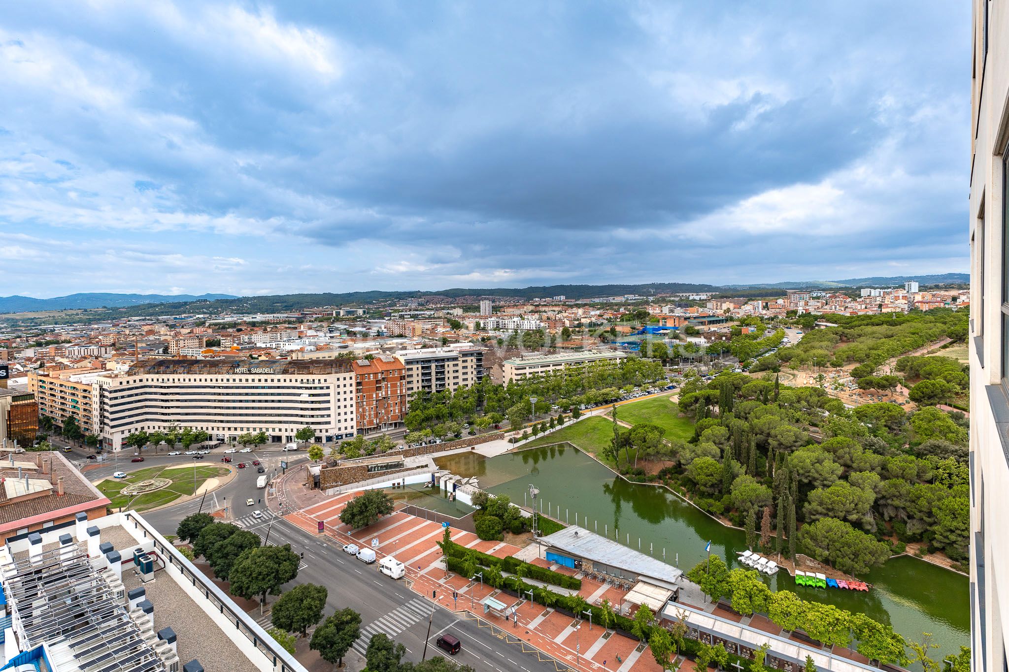 Vista exterior de Apartament en venda en Sabadell amb Aire condicionat i Calefacció