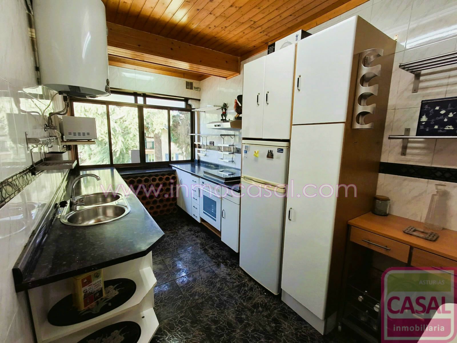 Cuina de Pis en venda en Avilés amb Calefacció, Traster i Moblat