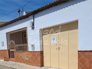 House with pool for sale in Lora de Estepa