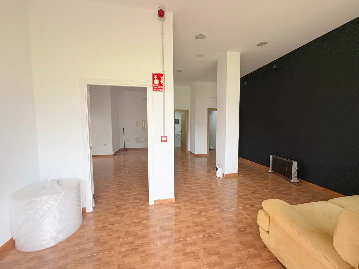 Commercial properties for rent in Alhaurín de la Torre  with Air Conditioner and Terrace