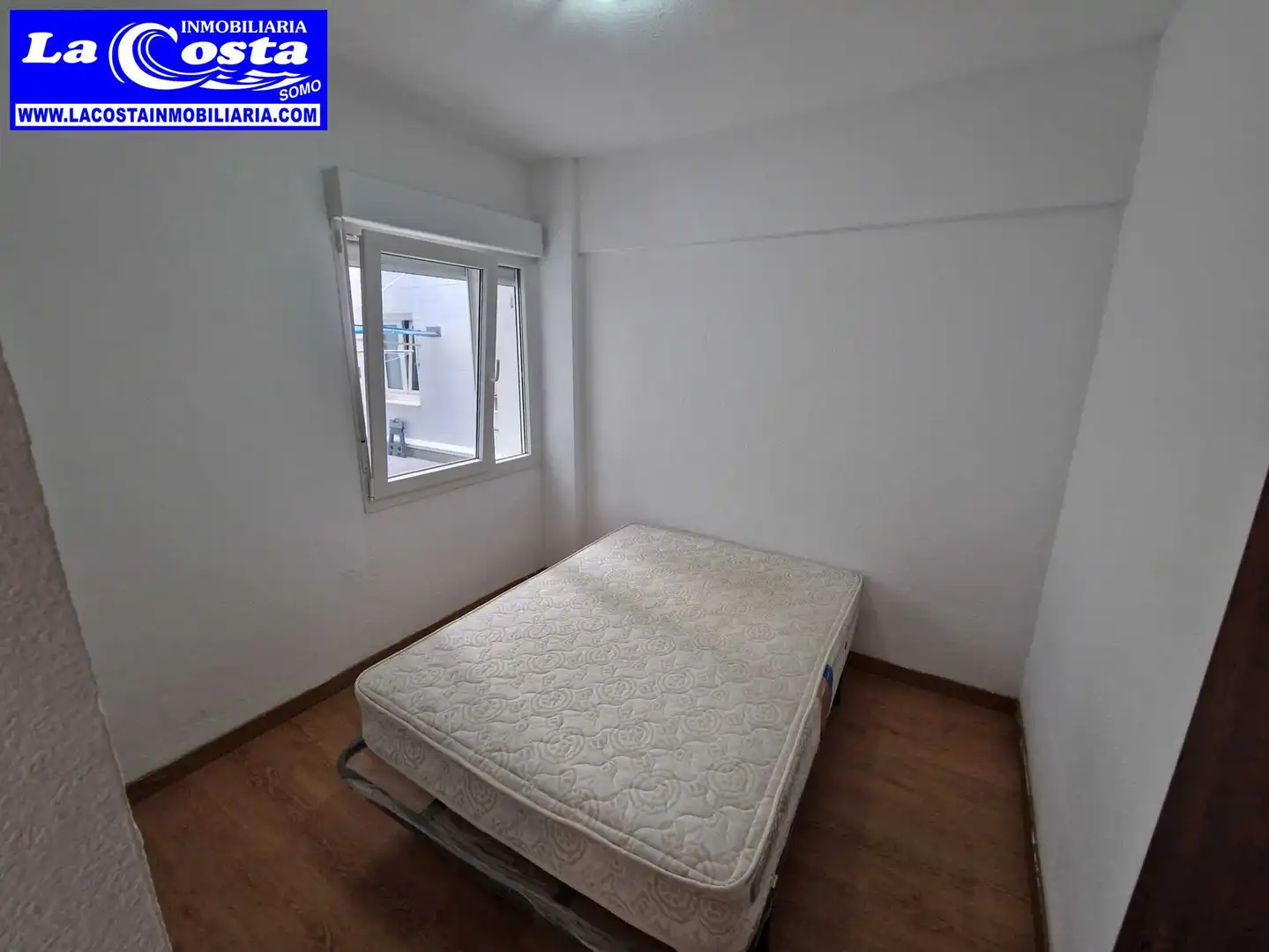 Bedroom of Flat for sale in Santander  with Parquet flooring, Oven and Washing machine