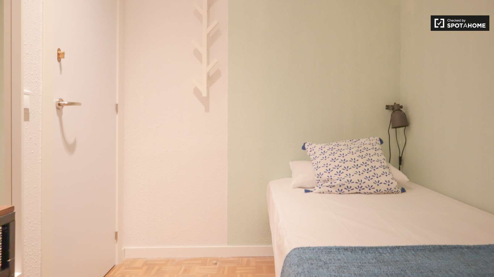Bedroom of Flat to share in  Madrid Capital  with Air Conditioner, Heating and Terrace