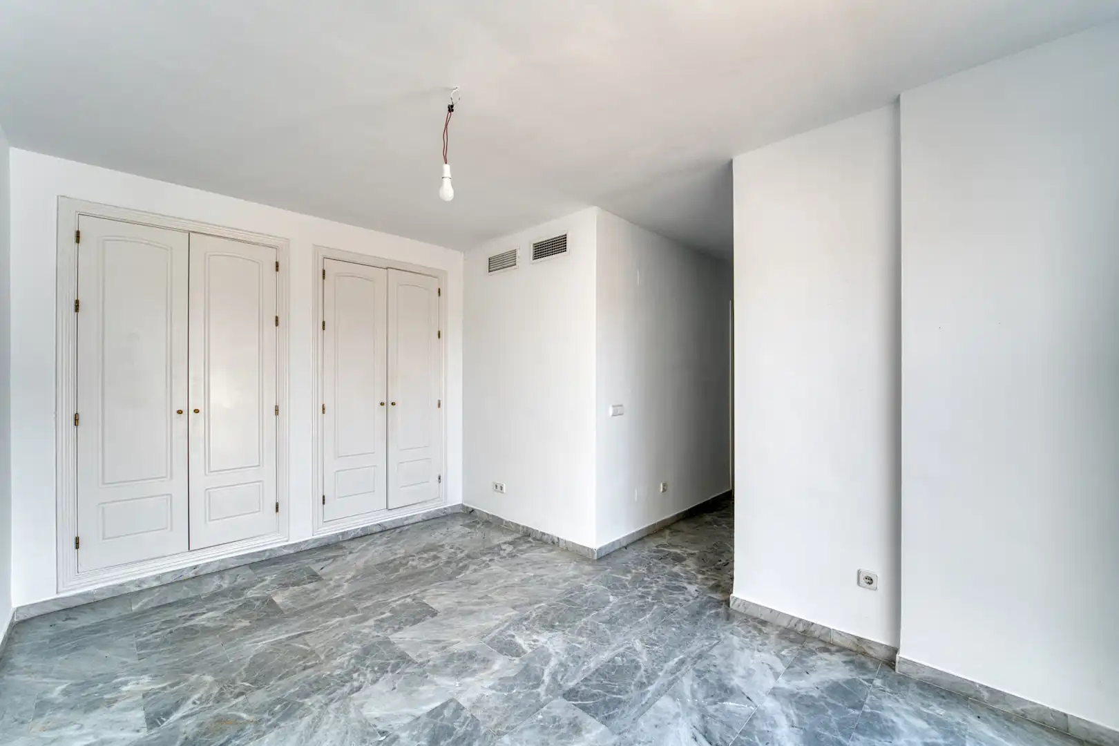 Habitación de Ático en venta en Marbella con Aire acondicionado, Calefacción y Terraza