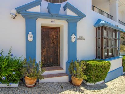 Exterior view of Single-family semi-detached for sale in Benahavís  with Private garden, Terrace and Swimming Pool