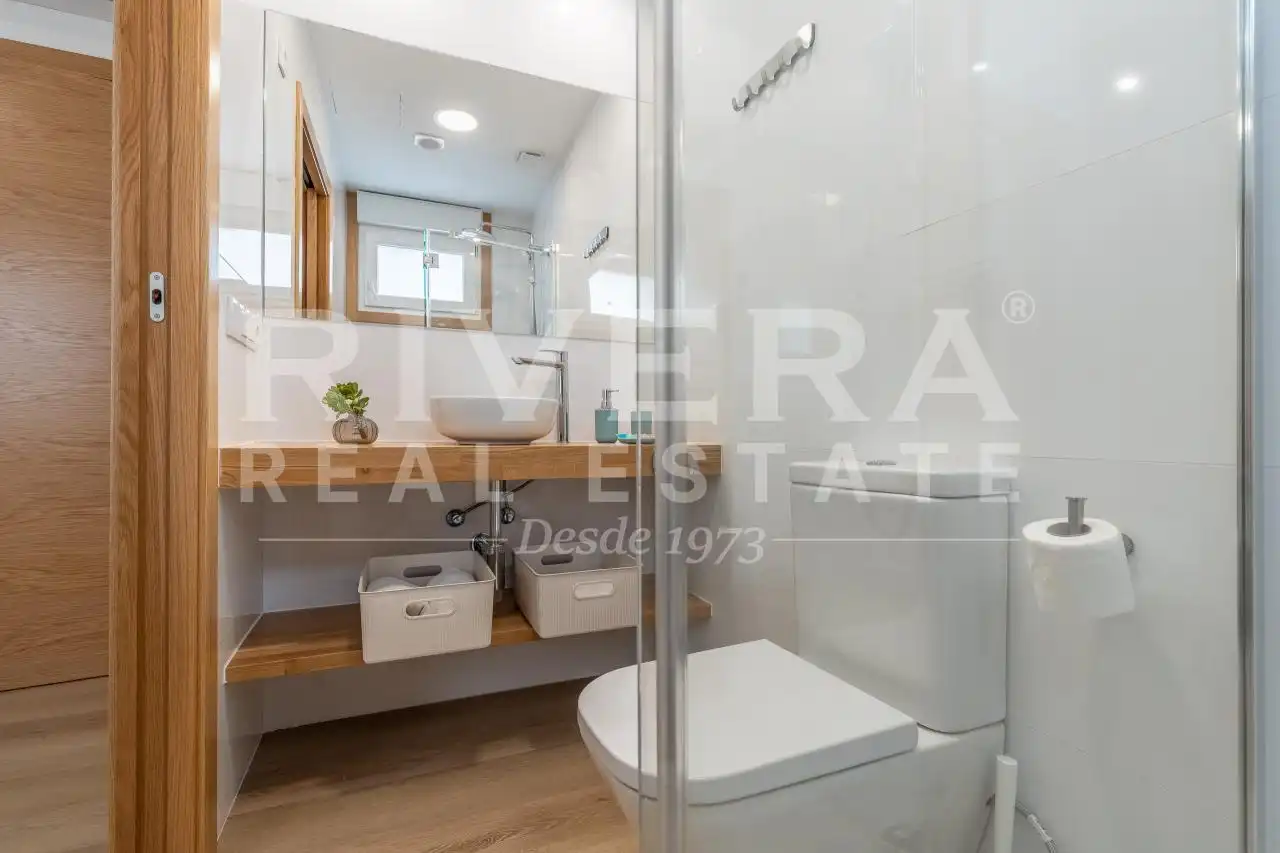 Baño de Apartamento en venta en Sanxenxo con Aire acondicionado, Calefacción y Terraza