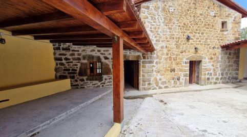 Finca ganadera con cabaña, cuadra y corral en el monte de Molledo Cantabria