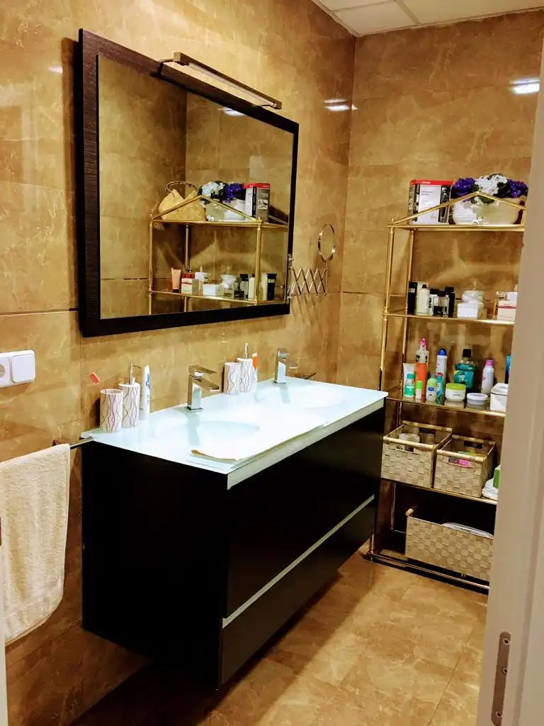 Badezimmer von Wohnung zur Miete in Madrid mit Klimaanlage, Heizung und Parkett