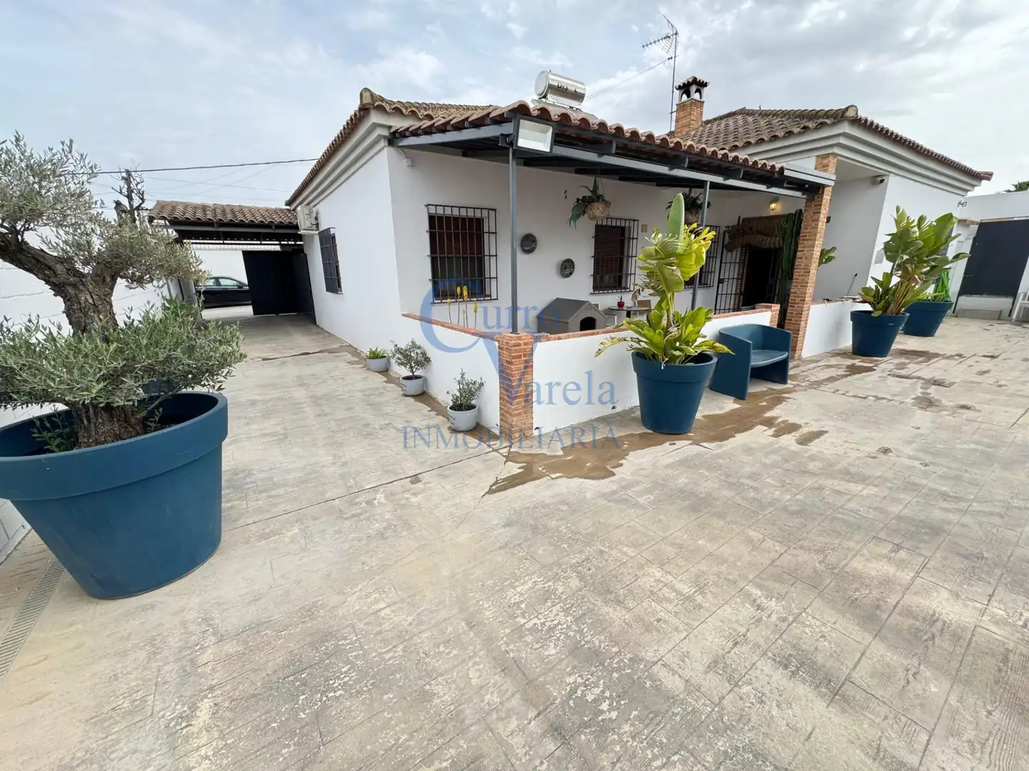 Exterior view of Country homes for sale in Dos Hermanas  with Air Conditioner, Private garden and Storage room