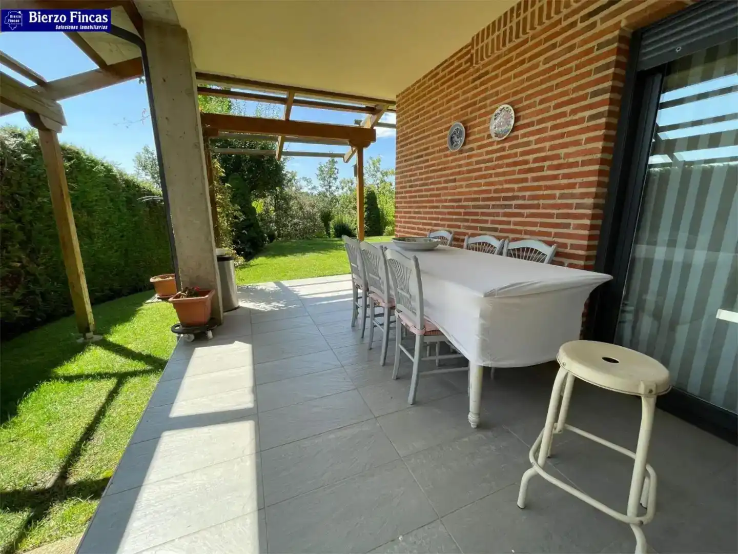 Terrassa de Pis en venda en Valverde de la Virgen amb Jardí privat, Parquet i Traster