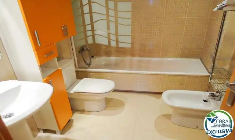 Badezimmer von Wohnungen zum Verkauf in Figueres mit Heizung