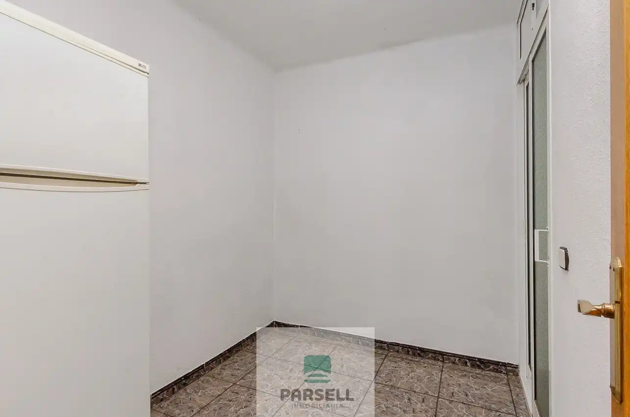 Habitación de Piso en venta en Badalona con Horno