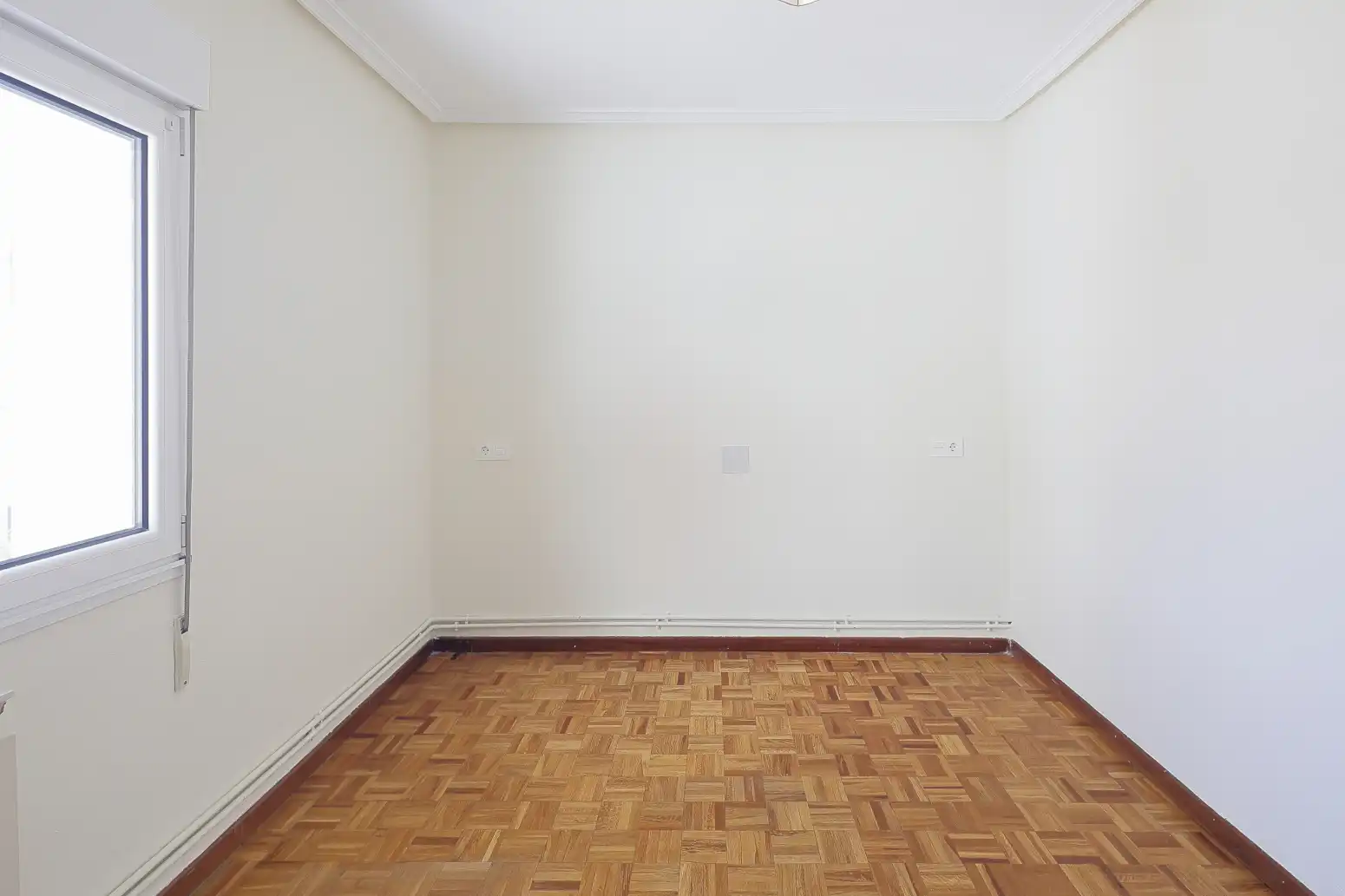 Dormitori de Pis en venda en Gijón  amb Calefacció, Parquet i Terrassa