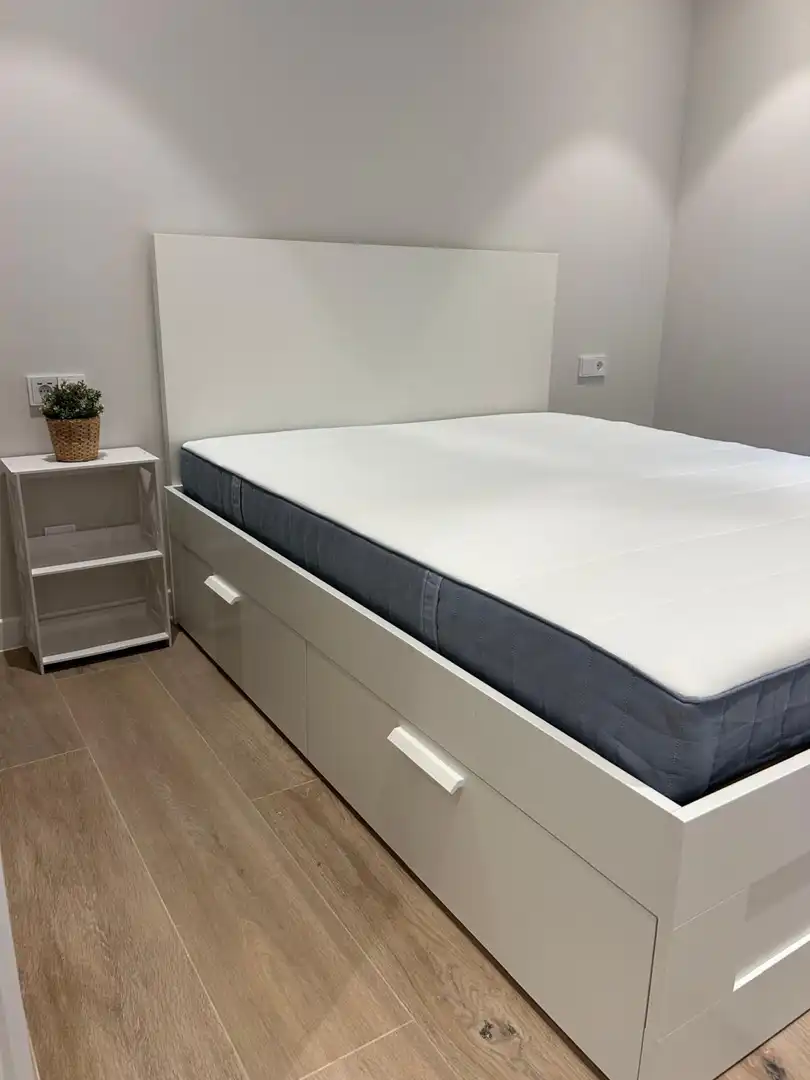Schlafzimmer von Wohnung zur Miete in  Pamplona / Iruña mit Klimaanlage, Heizung und Terrasse