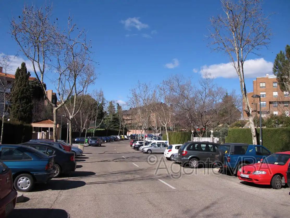 Aparcament de Pis en venda en Pozuelo de Alarcón amb Calefacció, Parquet i Terrassa