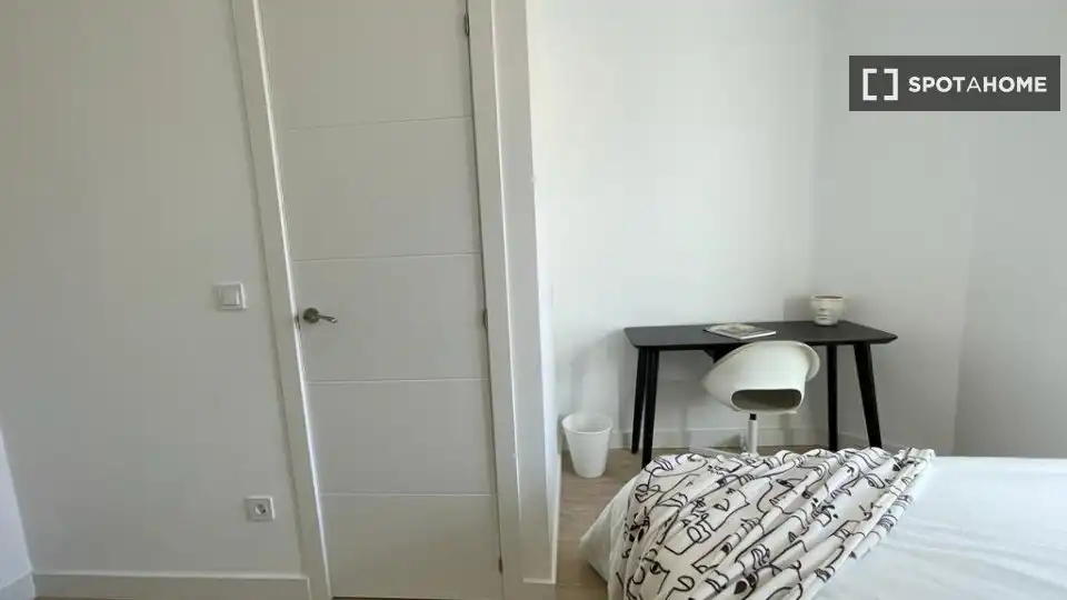 Habitación de Piso para compartir en Madrid con Aire acondicionado, Calefacción y Amueblado