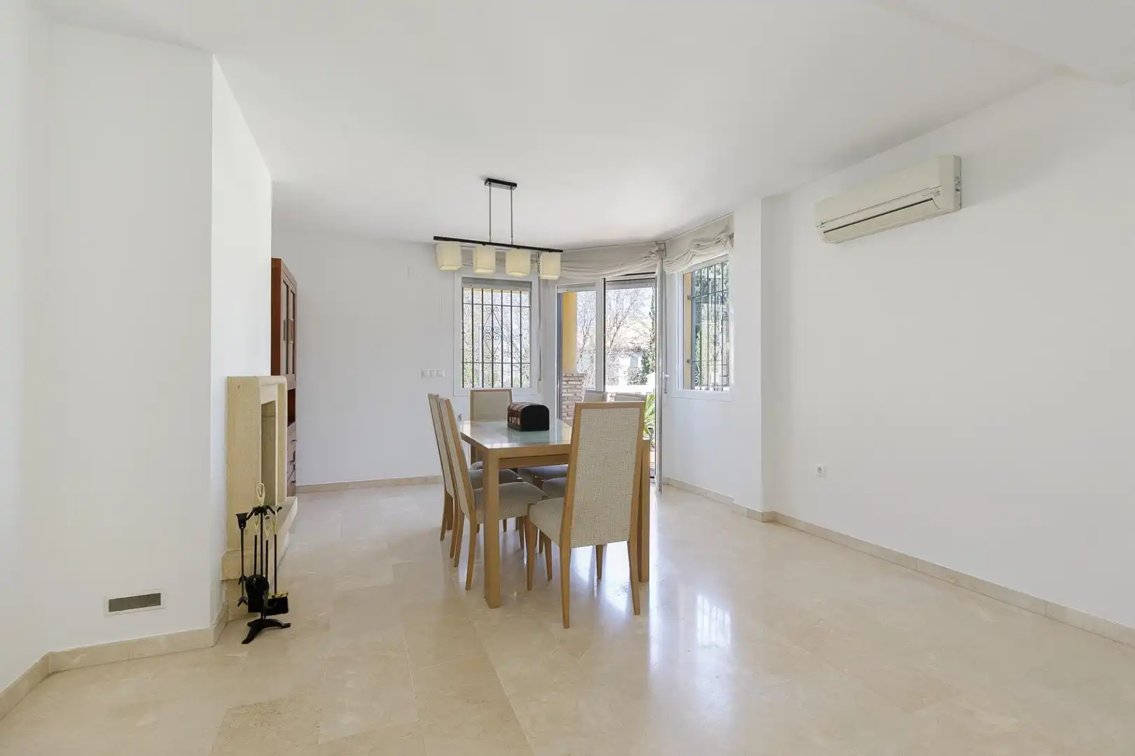 Comedor de Casa o chalet en venta en La Zubia con Calefacción, Jardín privado y Terraza
