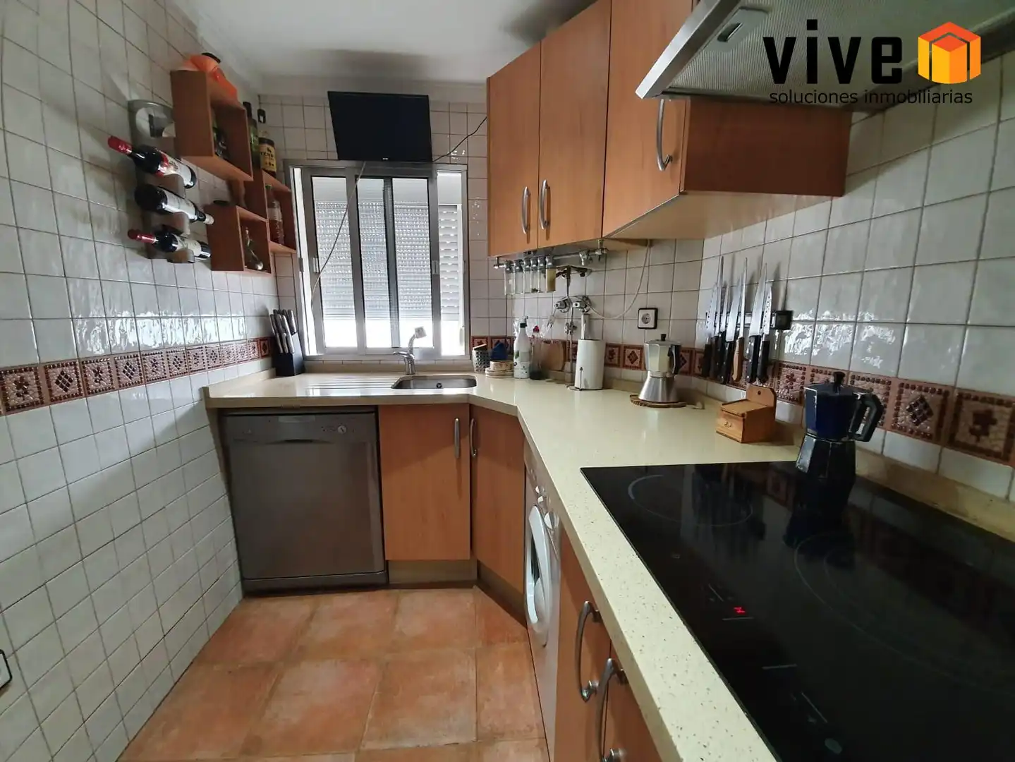 Cuina de Pis de lloguer en San Juan de Aznalfarache amb Aire condicionat, Terrassa i Moblat