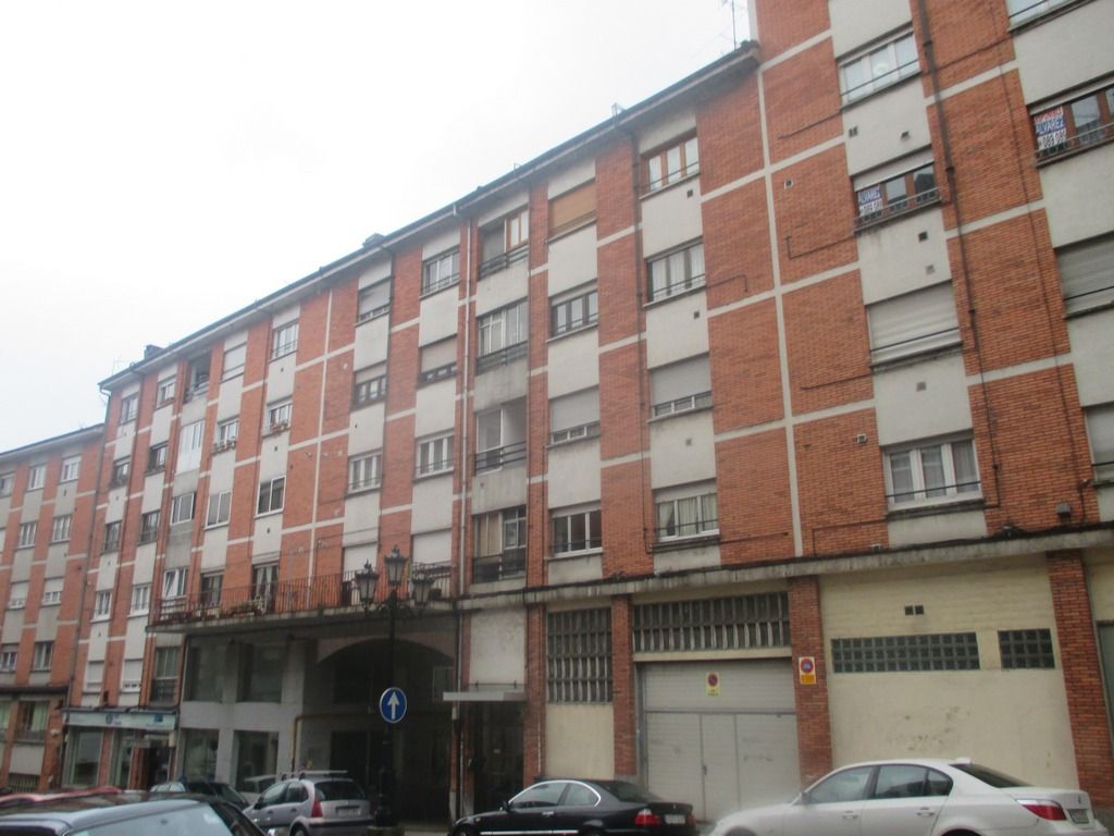 Vista exterior de Pis en venda en Oviedo 