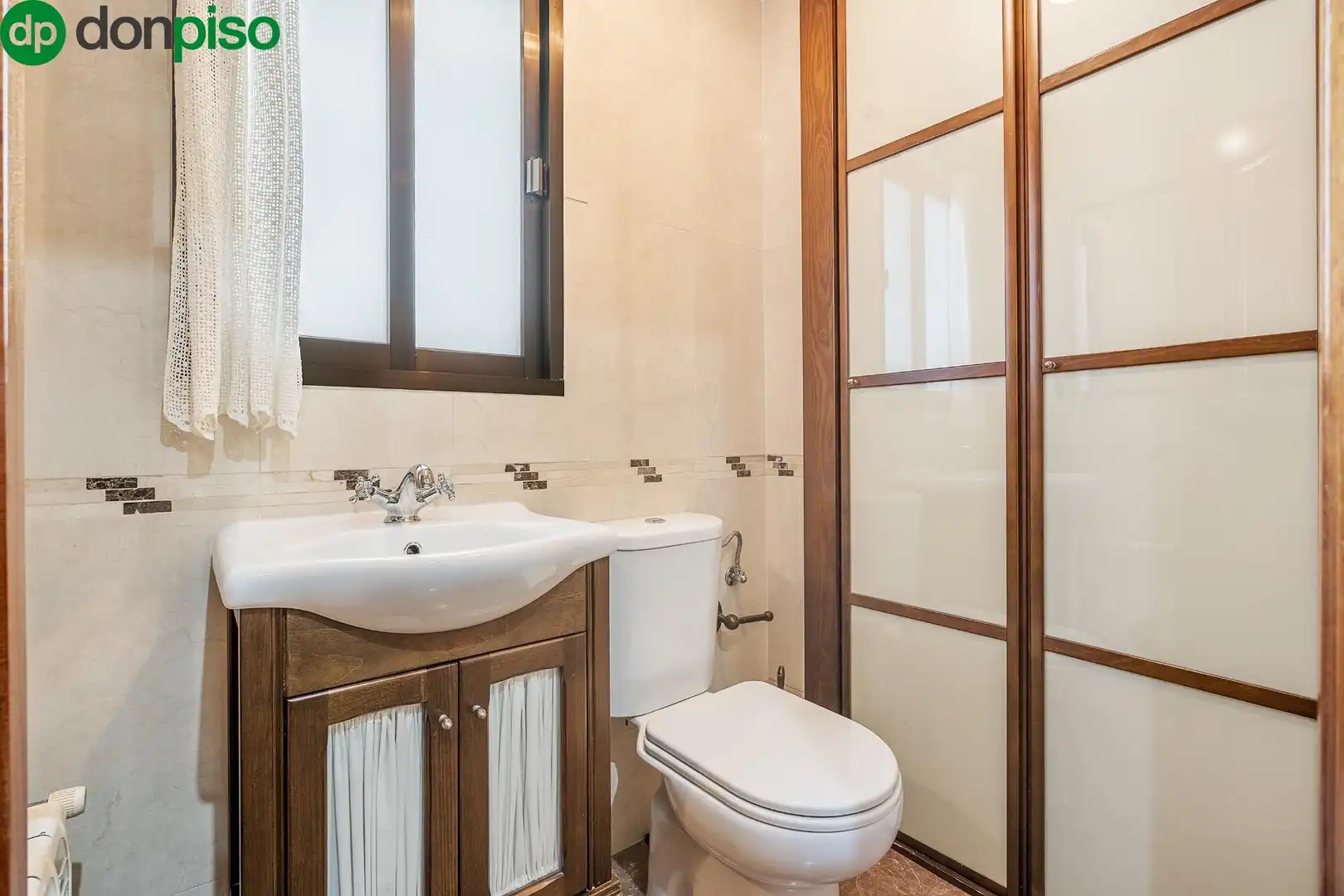 Bathroom of Flat for sale in Granada
