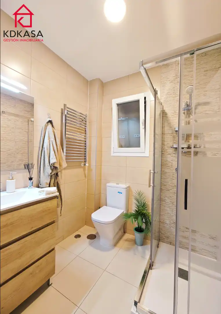 Baño de Piso en venta en Madrid con Calefacción, Horno y Lavadora