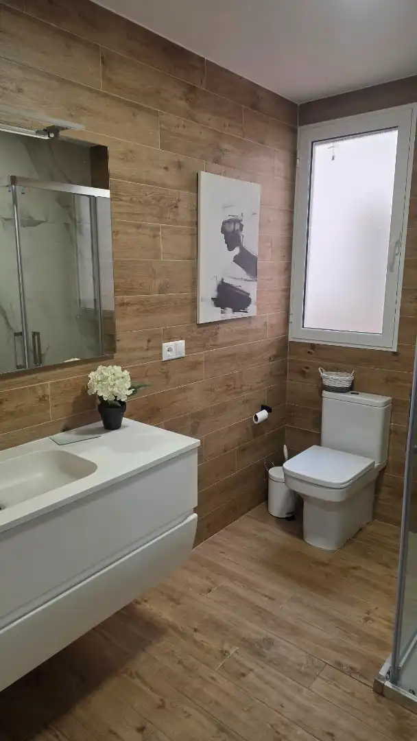 Baño de Piso de alquiler en Valencia con Aire acondicionado, Amueblado y Horno