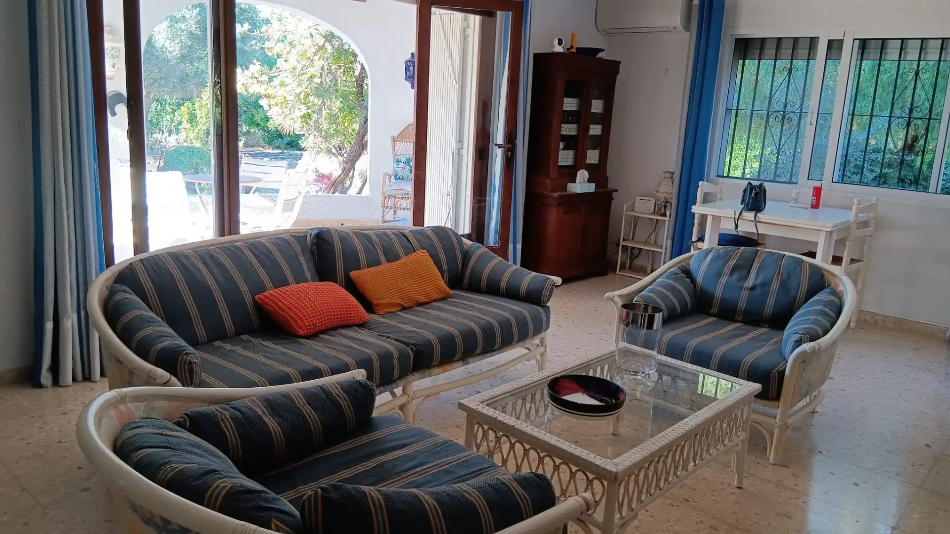 Sala d'estar de Casa o xalet en venda en Dénia amb Aire condicionat, Calefacció i Jardí privat