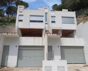 Exterior view of Single-family semi-detached for sale in Sant Cebrià de Vallalta