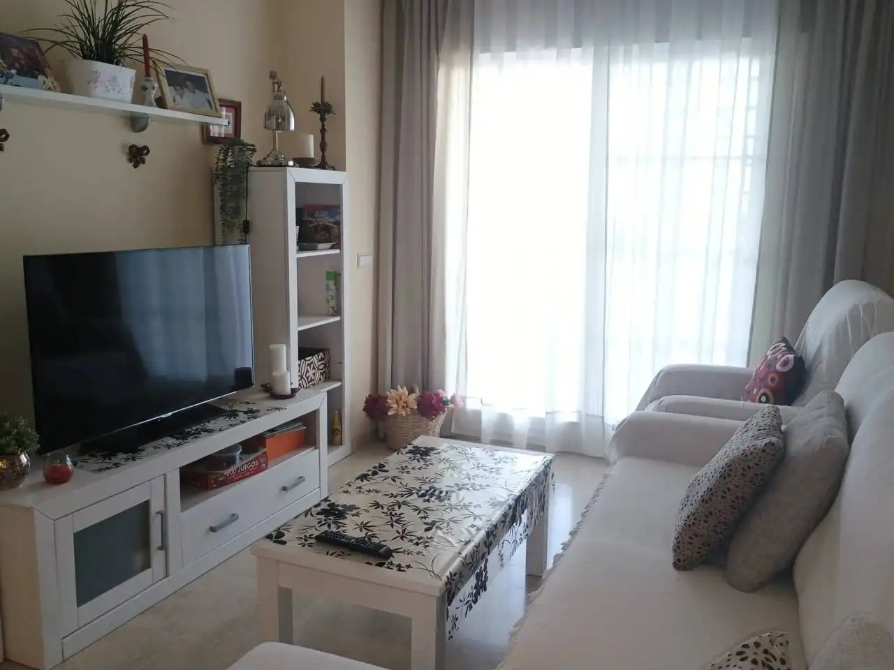 Sala de estar de Apartamento de alquiler en Benalmádena con Aire acondicionado, Terraza y Amueblado