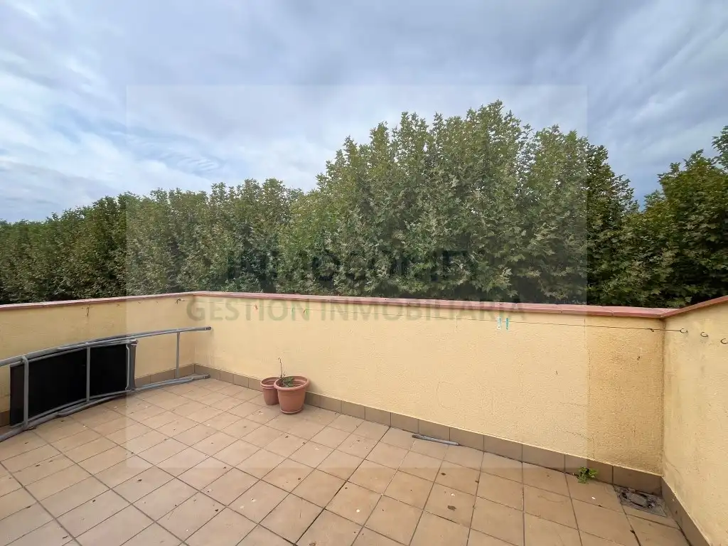 Terraza de Dúplex en venta en La Bisbal d'Empordà