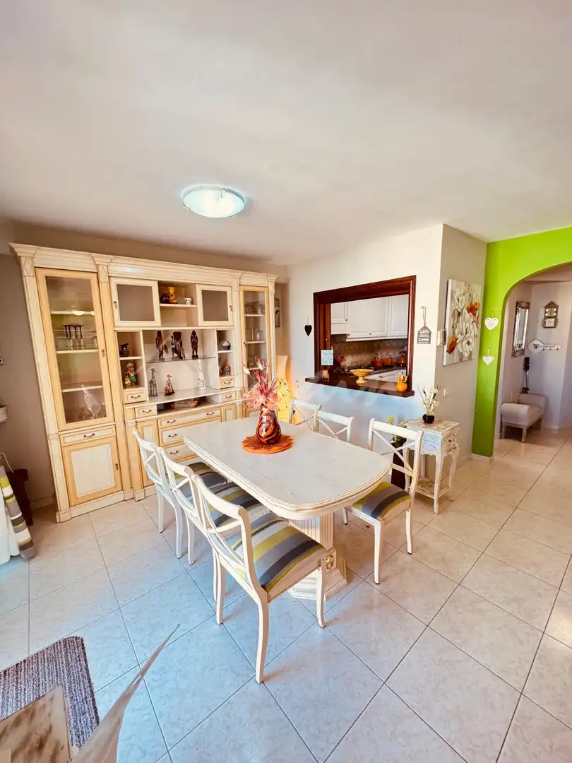 Esszimmer von Dachboden zum Verkauf in Arona