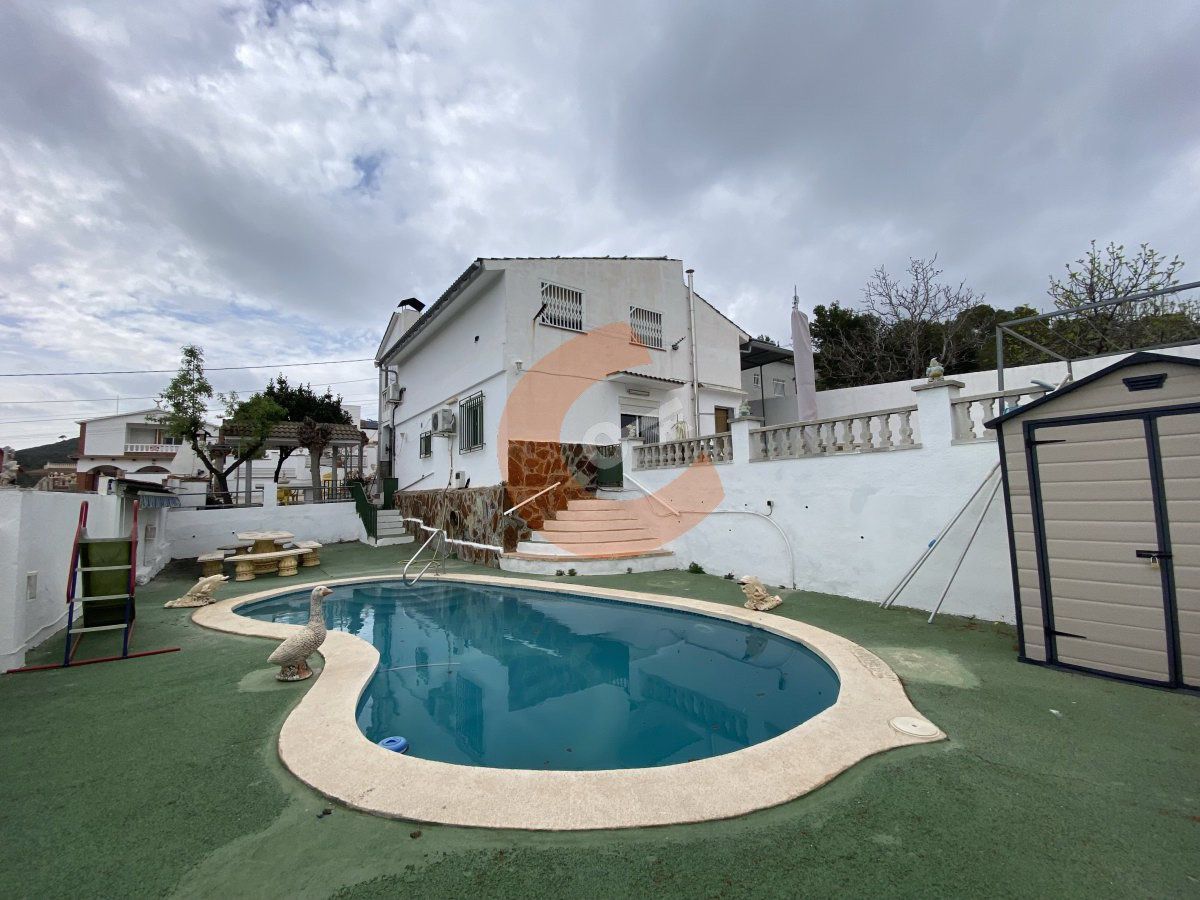 Piscina de Casa o xalet en venda en La Bisbal del Penedès amb Aire condicionat, Calefacció i Terrassa