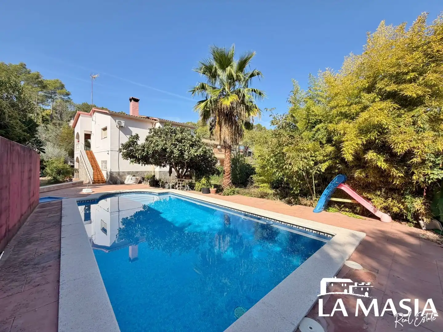 House with pool for sale in Olivella