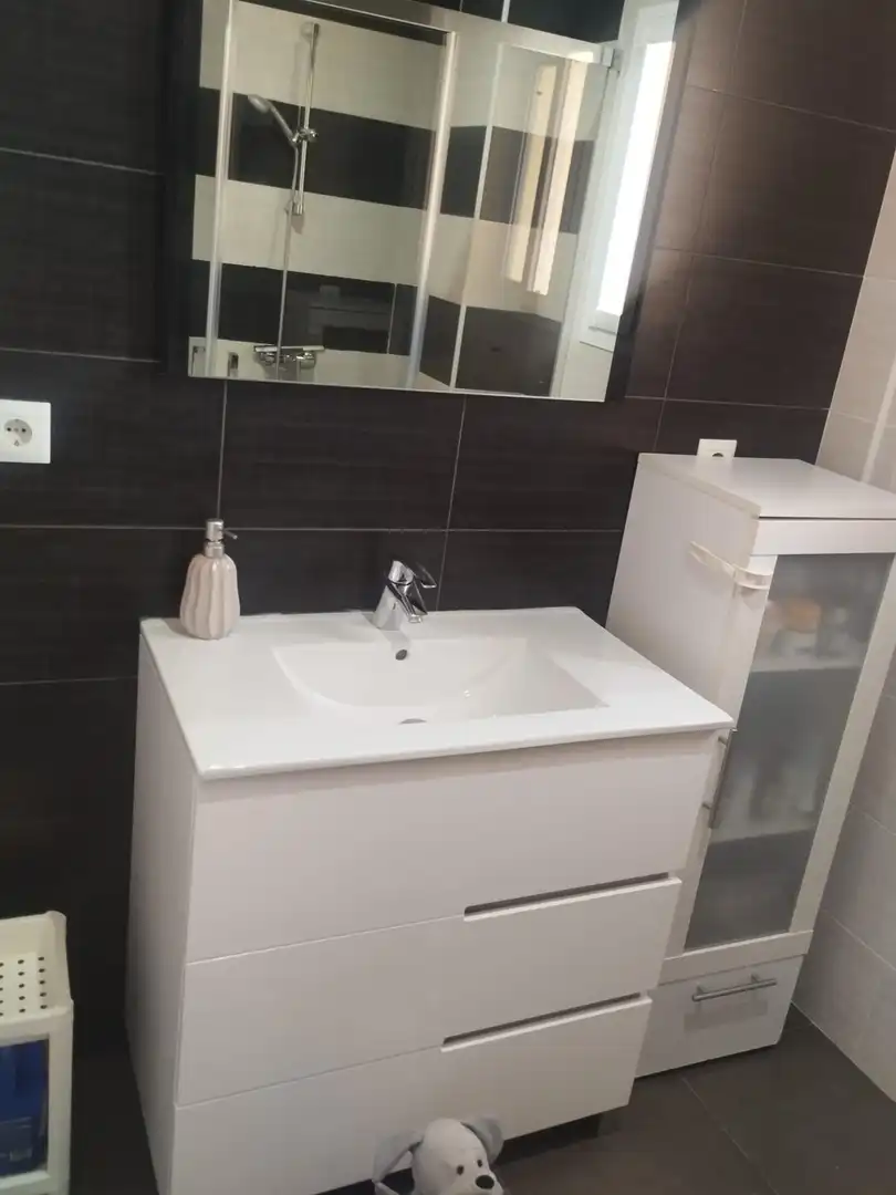Badezimmer von Wohnung zur Miete in Utrera mit Klimaanlage, Terrasse und Möbliert
