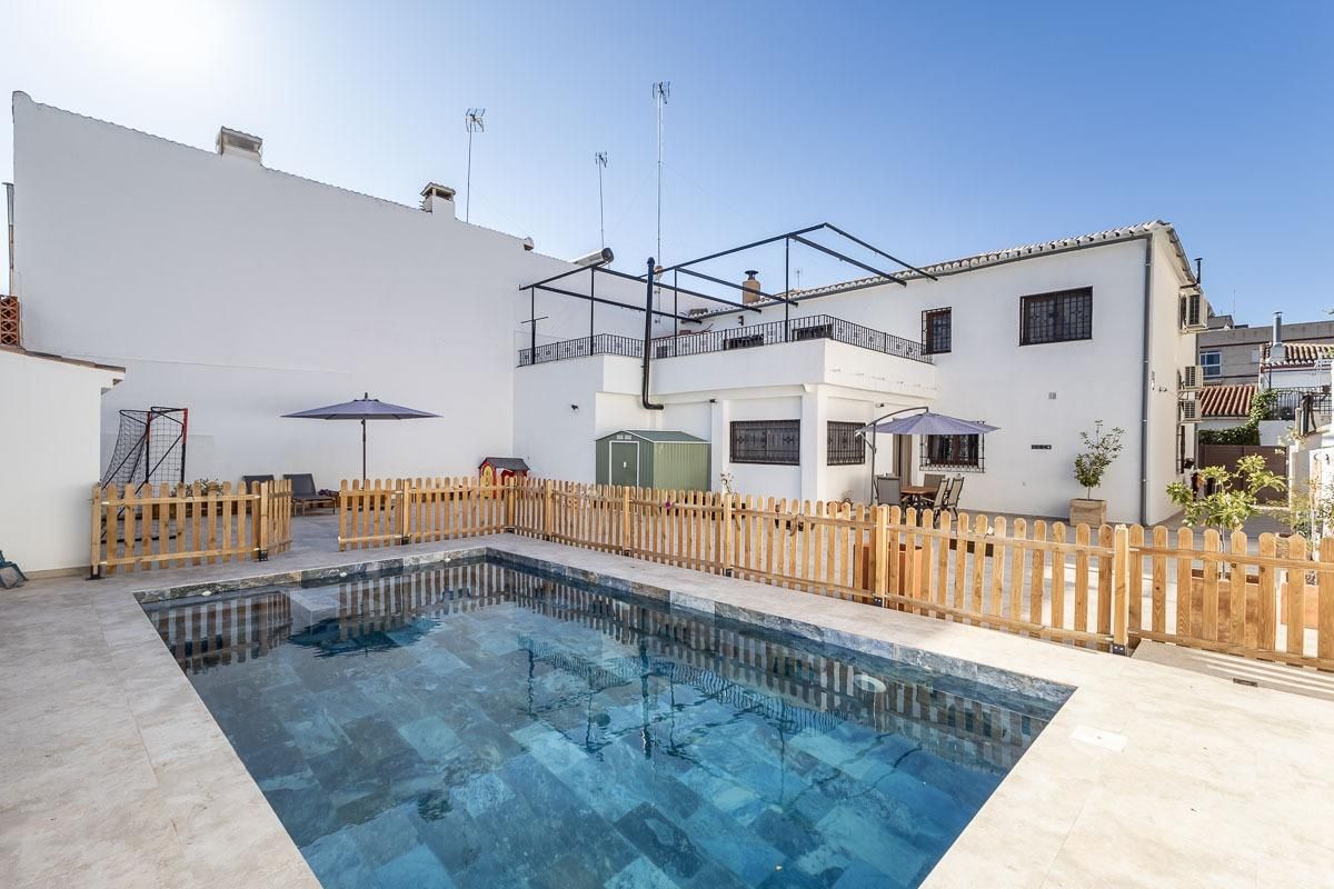 Swimming pool of House or chalet for sale in  Granada Capital  with Air Conditioner, Heating and Terrace