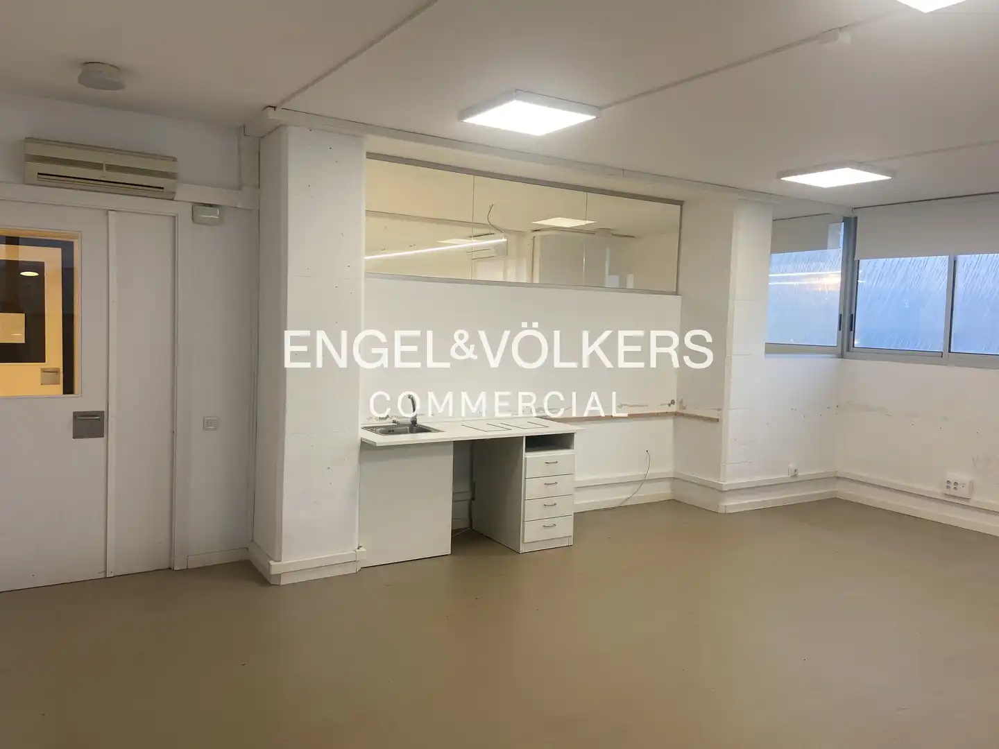 Oficina de alquiler en L'Hospitalet de Llobregat con Terraza