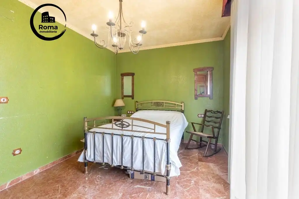 Dormitori de Casa adosada en venda en Granada amb Terrassa i Piscina comunitària