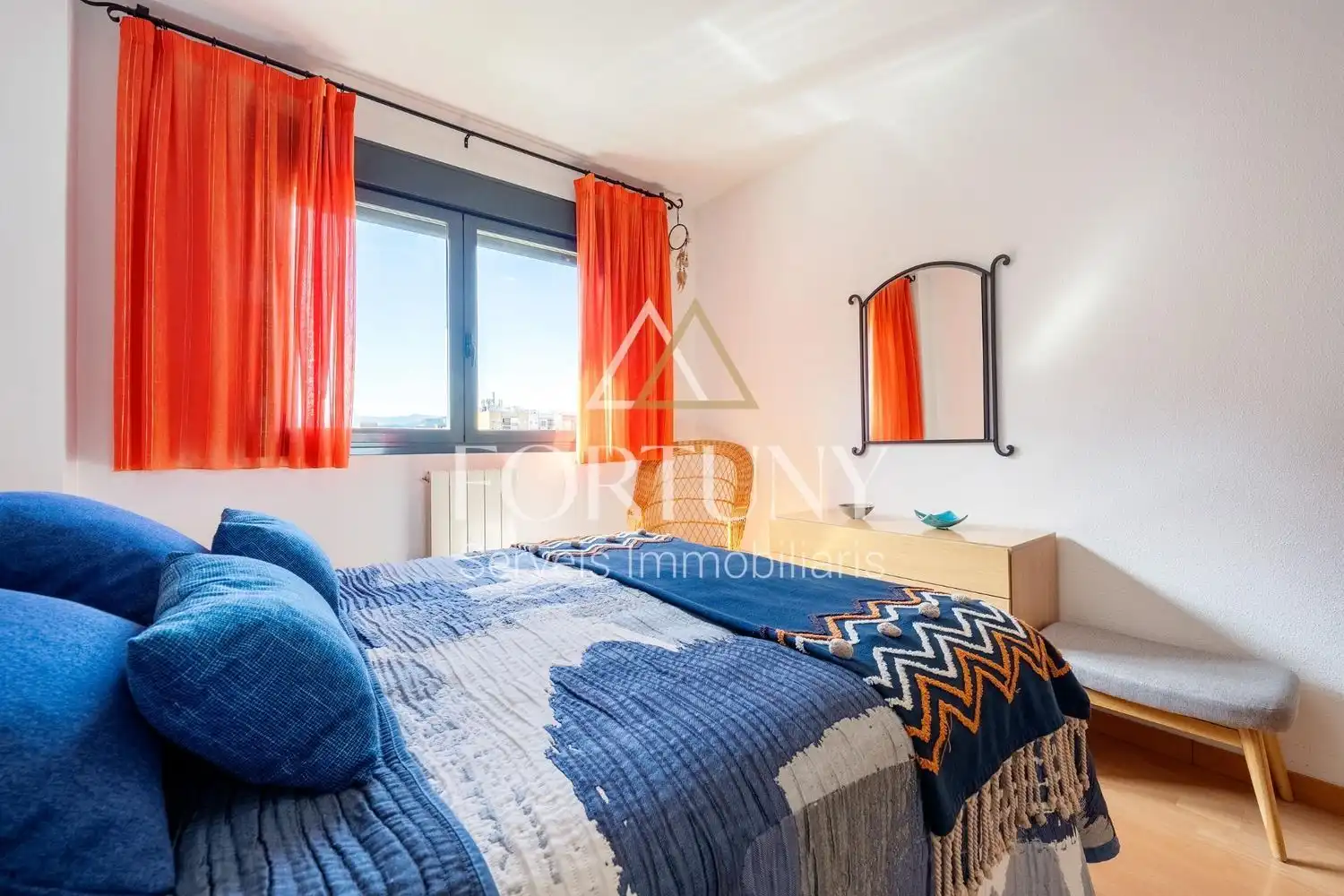 Schlafzimmer von Dachboden zum Verkauf in Reus mit Klimaanlage, Schwimmbad und Balkon