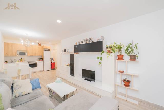 Piso en Venta en Paseo Valmoral en El Arroyo - La Fuente