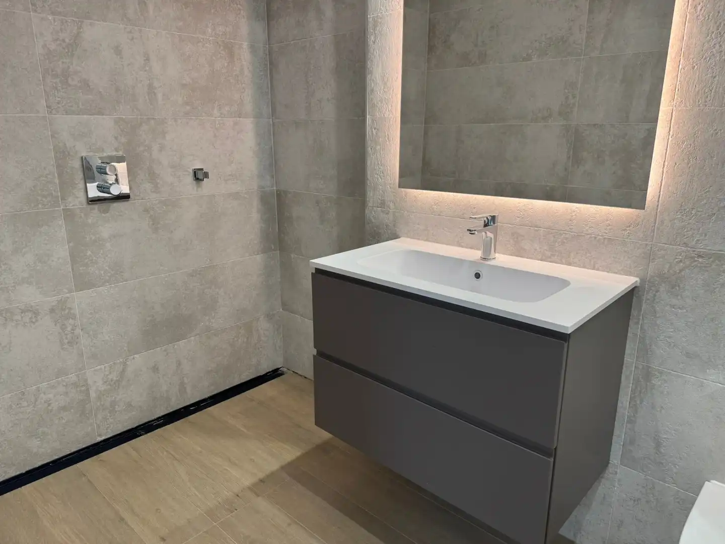 Baño de Casa adosada en venta en Boadilla del Monte con Aire acondicionado, Calefacción y Jardín privado