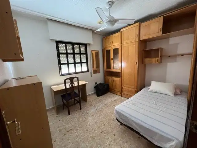 Habitación de Piso en venta en Murcia con Aire acondicionado, Trastero y Amueblado
