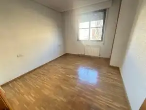 Bedroom of Flat for sale in Palencia  with Heating, Parquet flooring and Storage room
