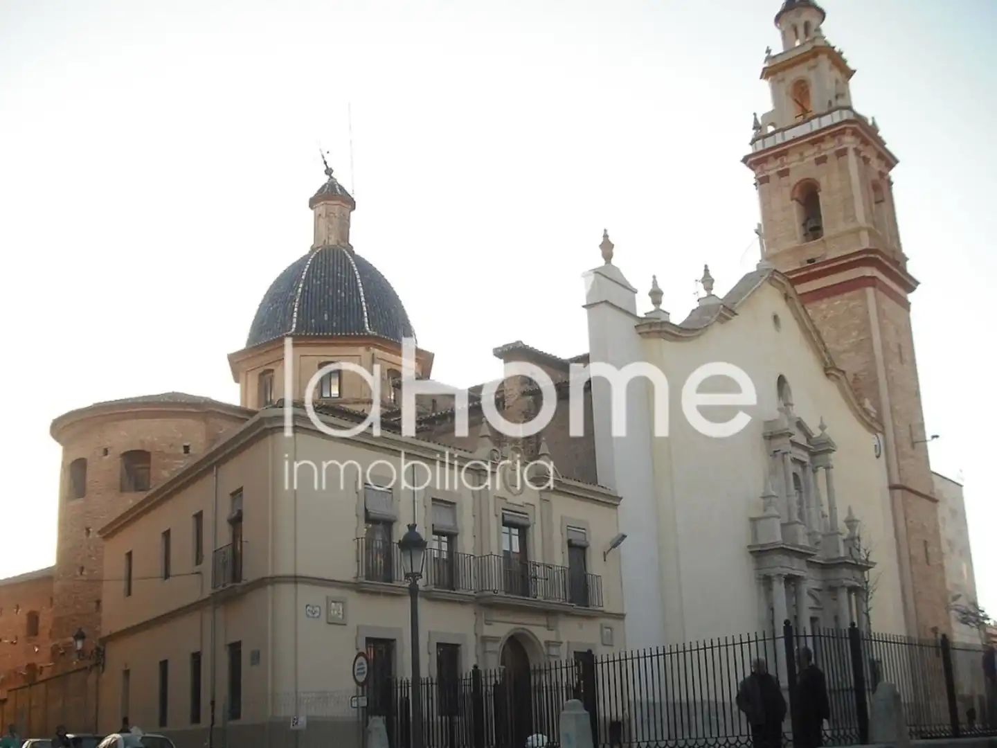 Vista exterior de Casa adosada en venta en Burjassot con Jardín privado, Terraza y Balcón